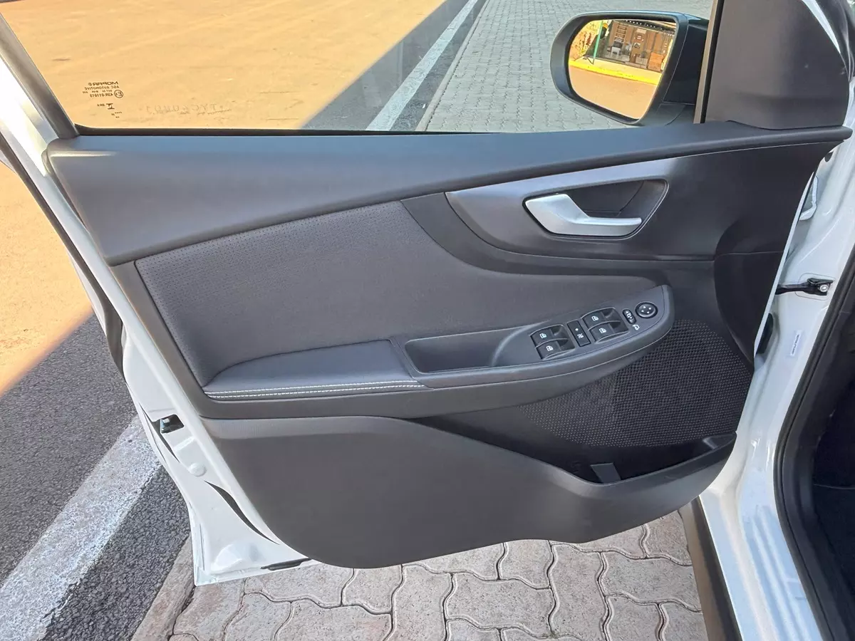 forro de porta dianteiro esquerdo do Fiat Fastbabck Impetus T200 Hybrid 2026
