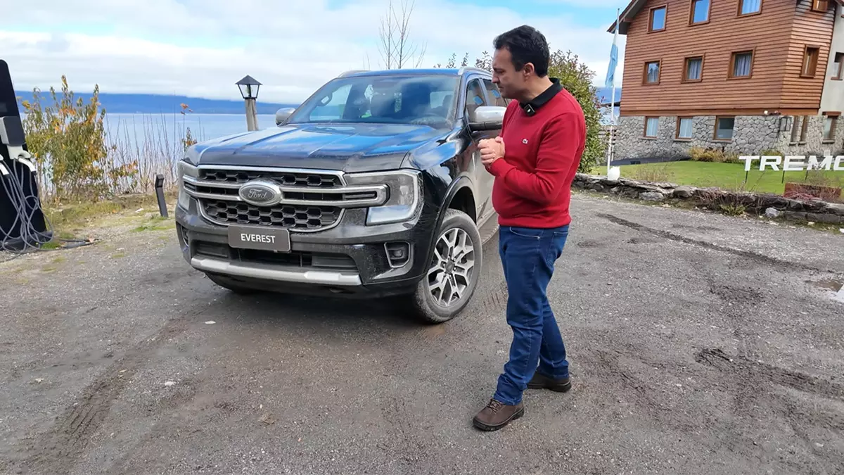 Ford Everest preto e Marlos Ney Vidal
