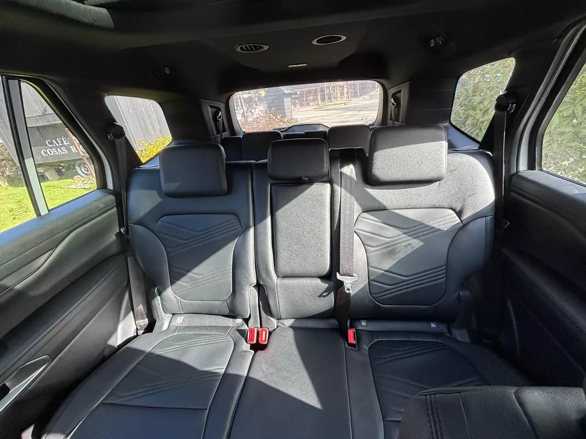 banco da segunda fileira do Novo Ford Everest Titanium
