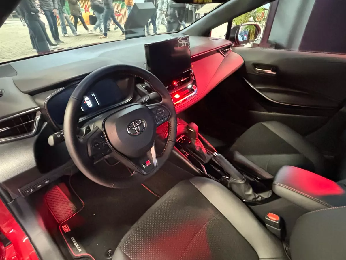 painel do Toyota Corolla GR-Sport 2025
