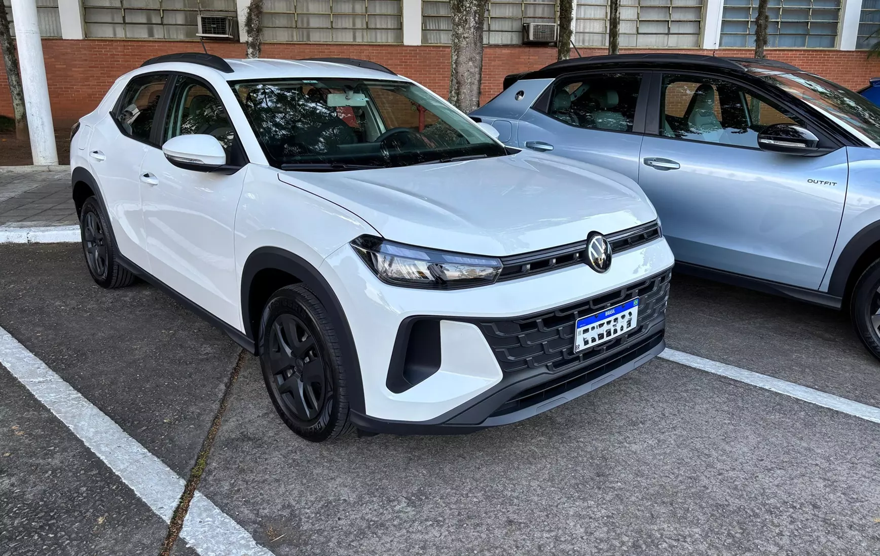VW Tera 1.0 MPI 2026 de frente na cor Branco Cristal 