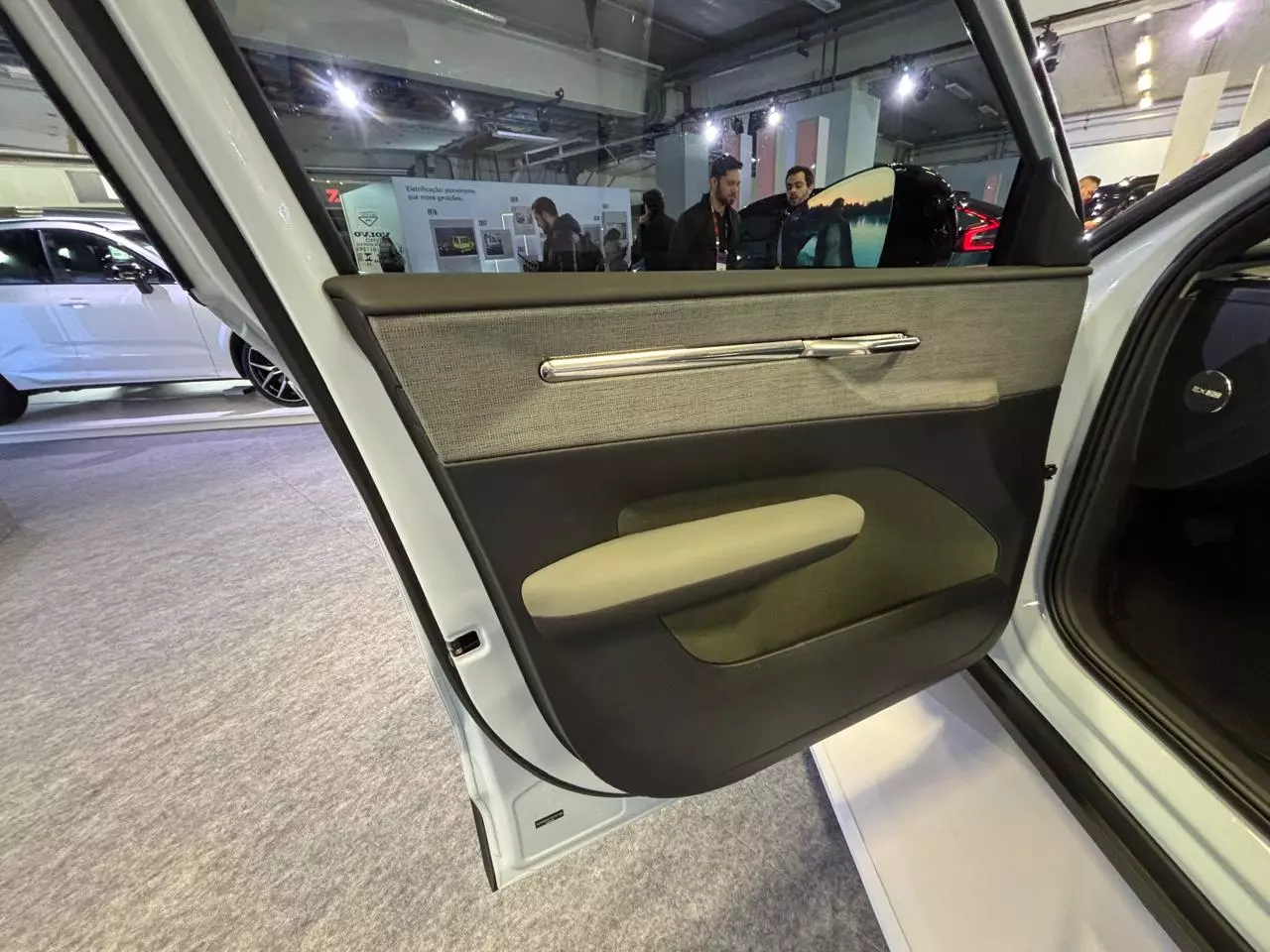 Forro de porta dianteiro do Volvo EX30 Cross Country 2026