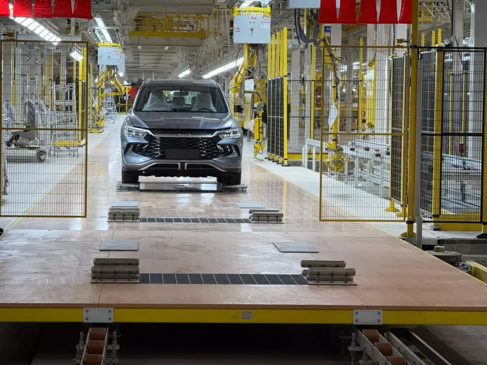 Fabrica BYD Bahia linha de producao (2) BYD recorre a fornecedores da Stellantis para ter de fato produção na Bahia