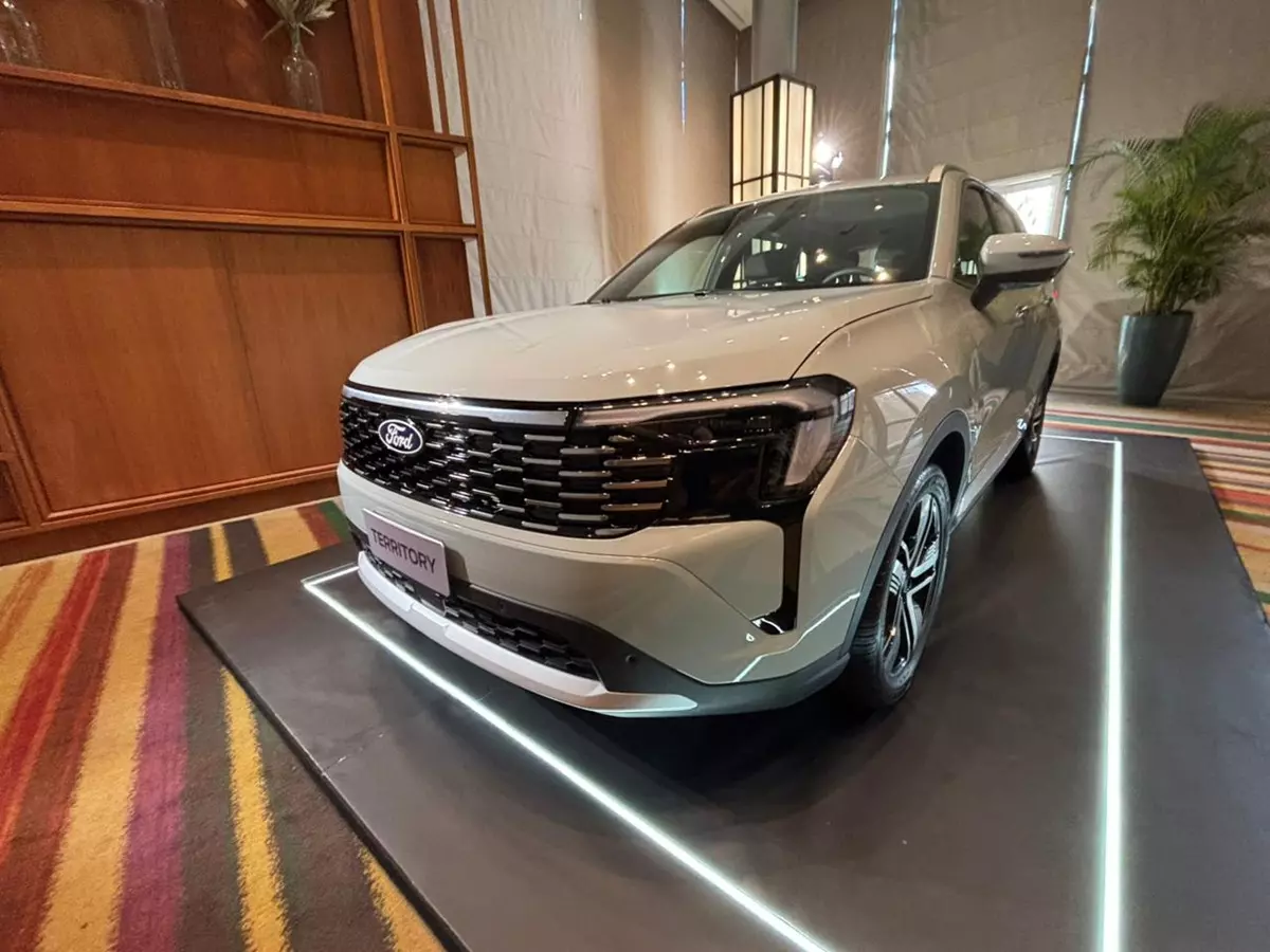 Ford Territory Titanium 2026 na cor branca de frente