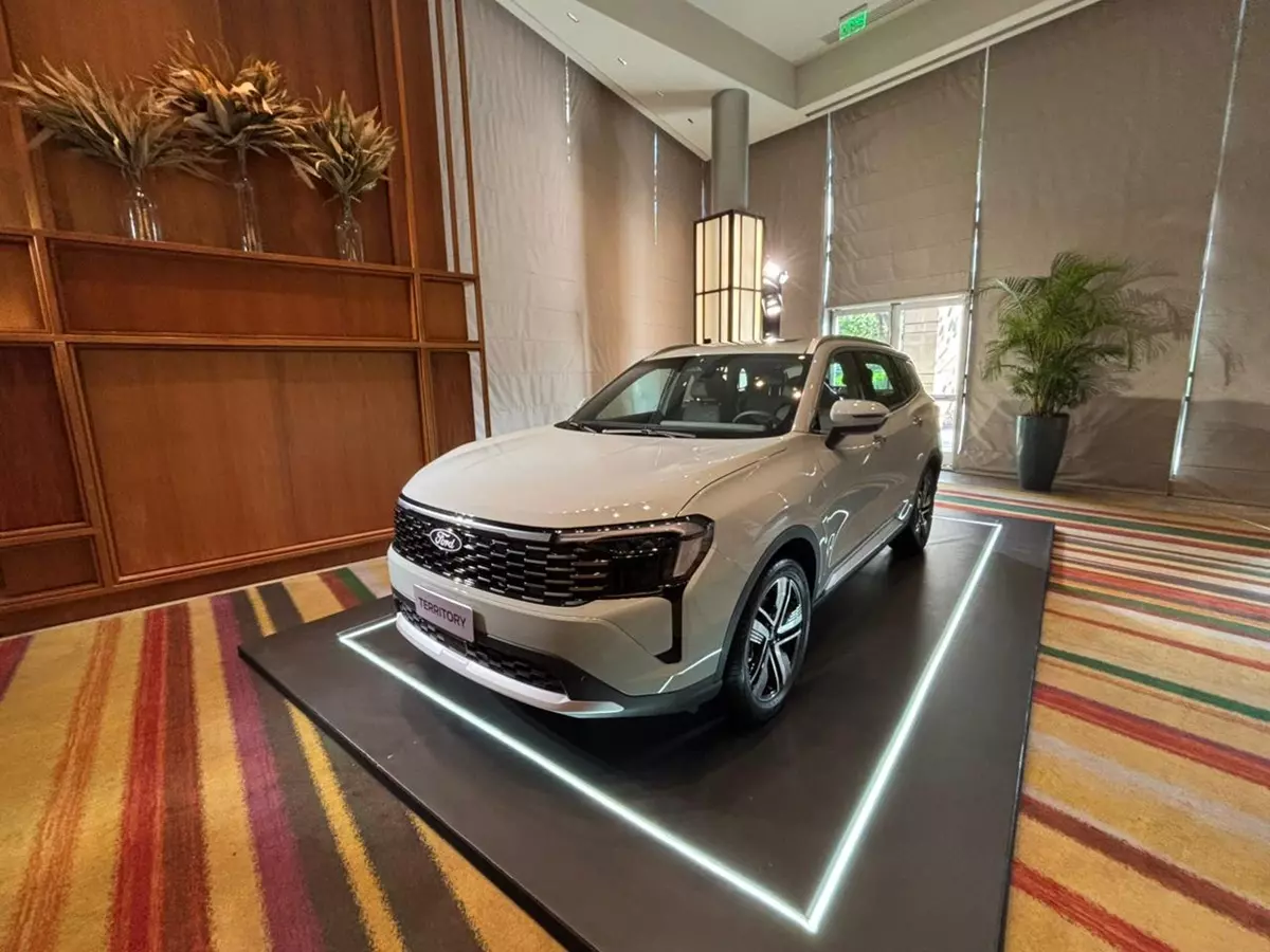 Ford Territory Titanium 2026 na cor branca de frente