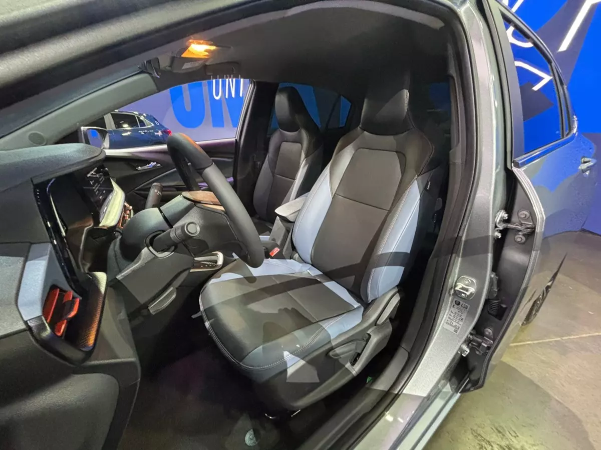 bancos dianteiros do Novo Chevrolet Onix Plus Premier 2026