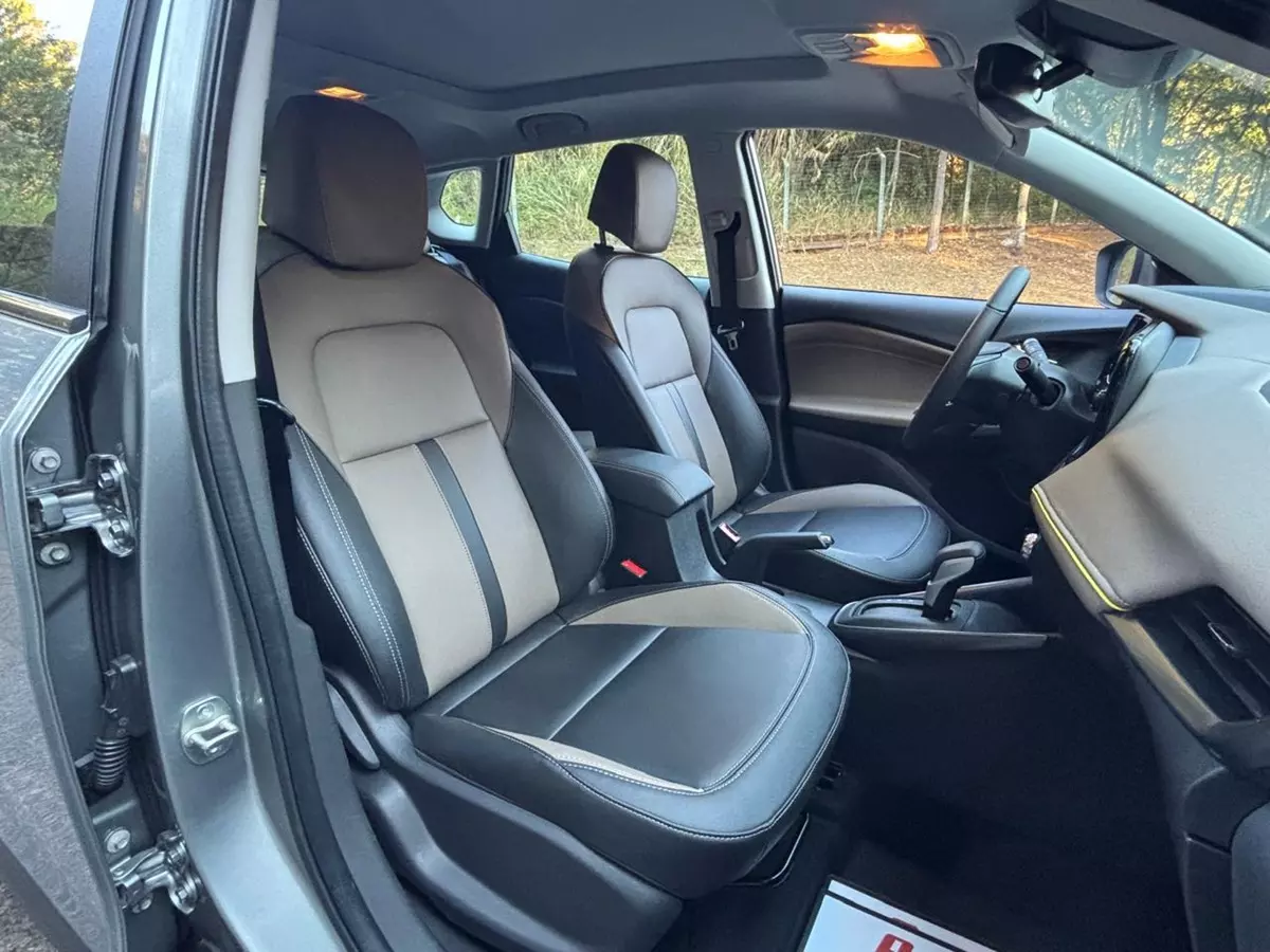 bancos dianteiros do Chevrolet Tracker Premier 2026