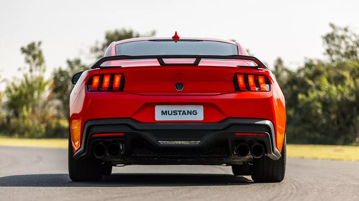 Novo Ford Mustang Dark Horse 