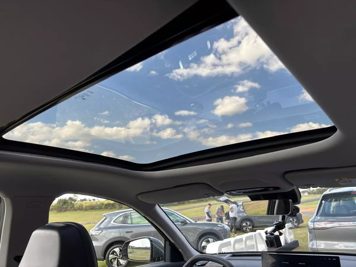 teto solar do Novo Geely EX5 Max
