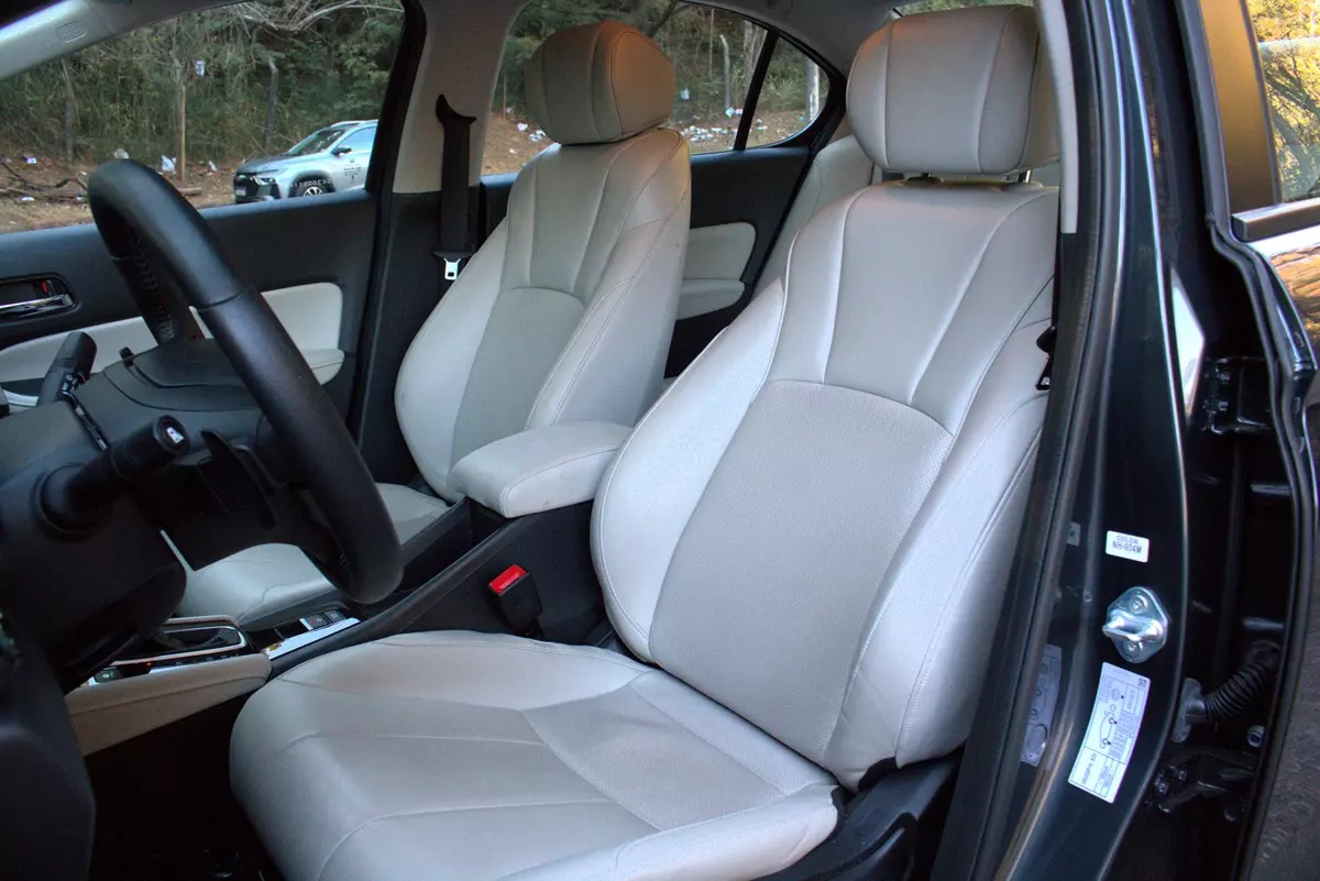 bancos dianteiros do Novo Honda City Touring 2025
