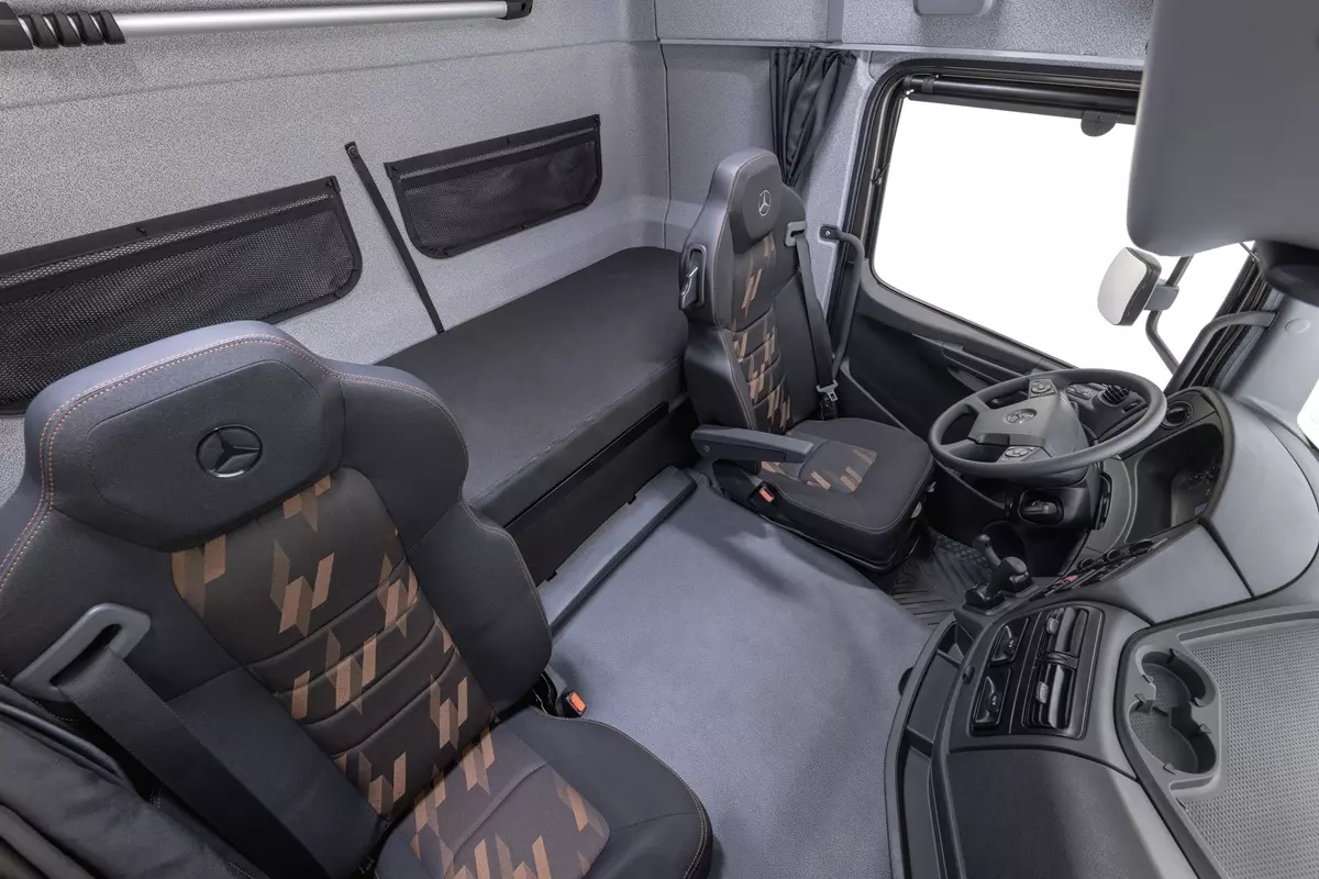 cama leito do Novo Mercedes-Benz Axor 2025 