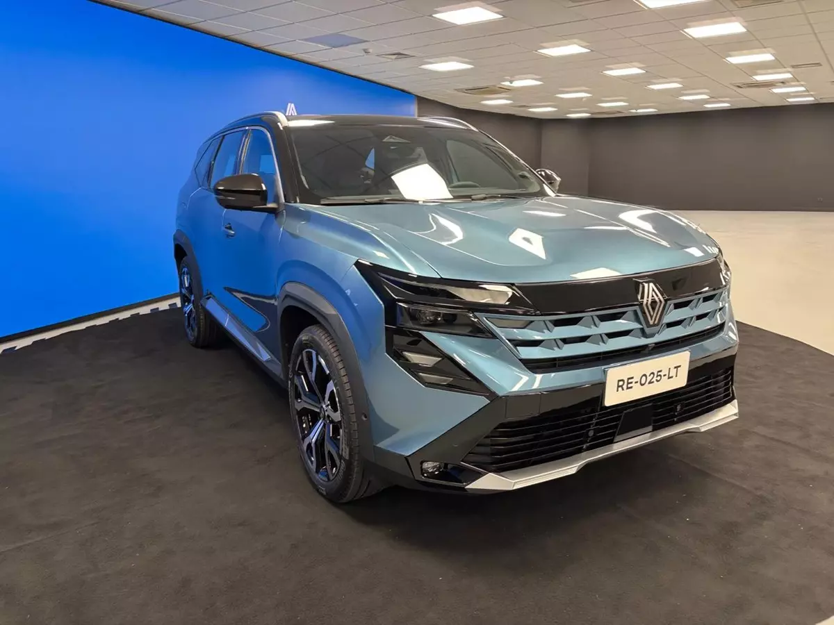 Novo Renault Boreal 2026 de frente na cor azul