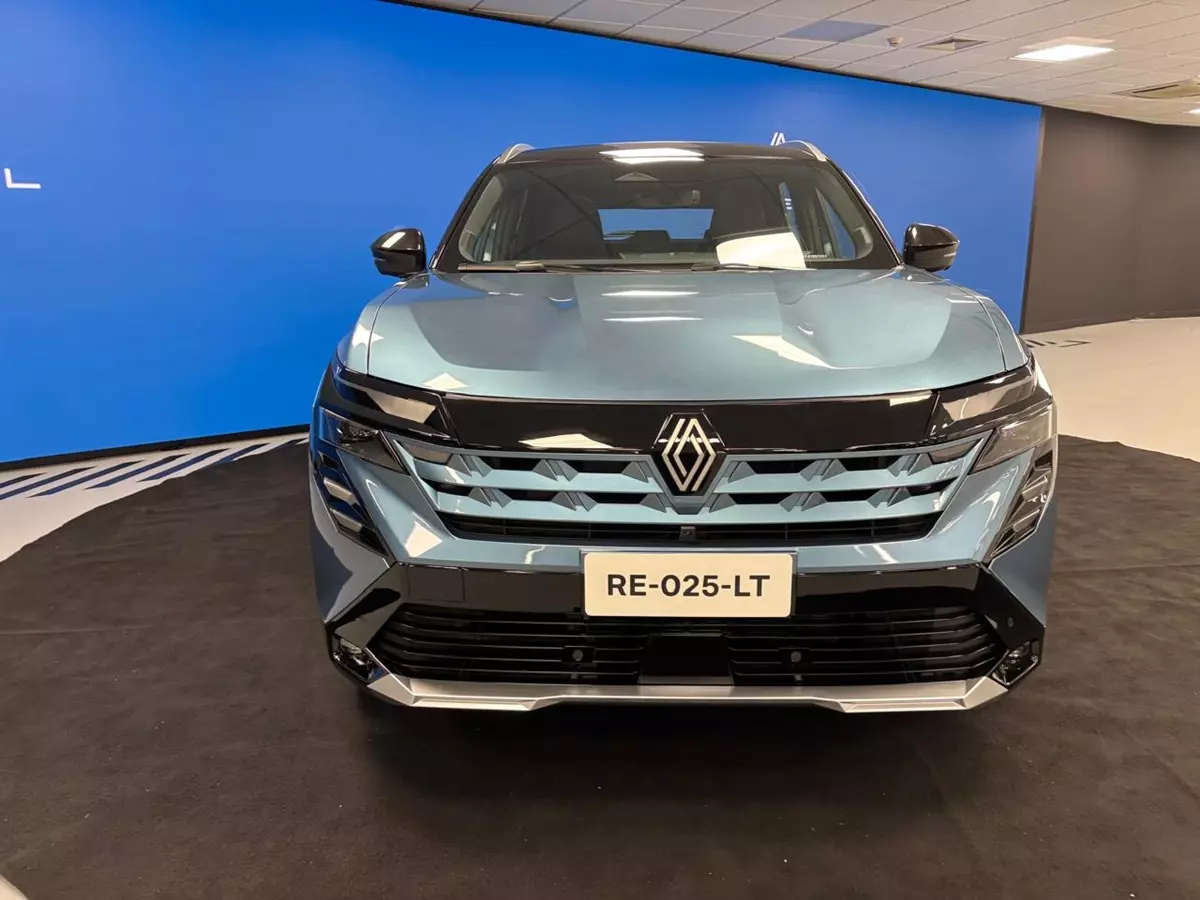 Novo Renault Boreal 2026 de frente na cor azul