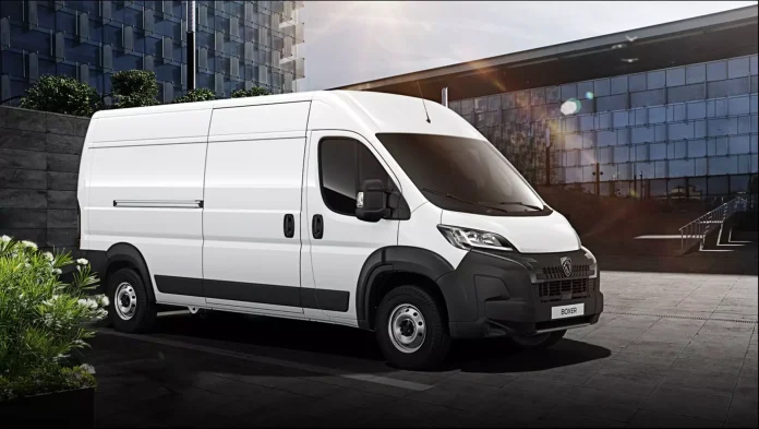 Peugeot Boxer Cargo 2026 de frente na cor branca