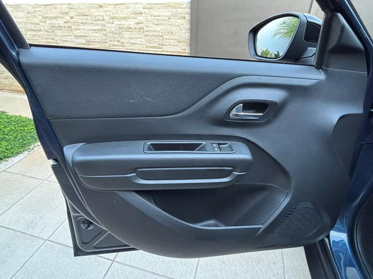 forro de porta dianteiro esquerdo Citroën Basalt Feel Firefly 2025  