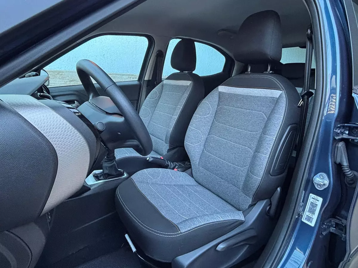 Bancos dianteiros do Citroën Basalt Feel 1.0 Firefly 2025  