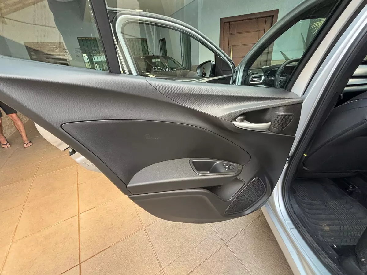 forração de porta traseira esquerda do Fiat Cronos Precision 2026 