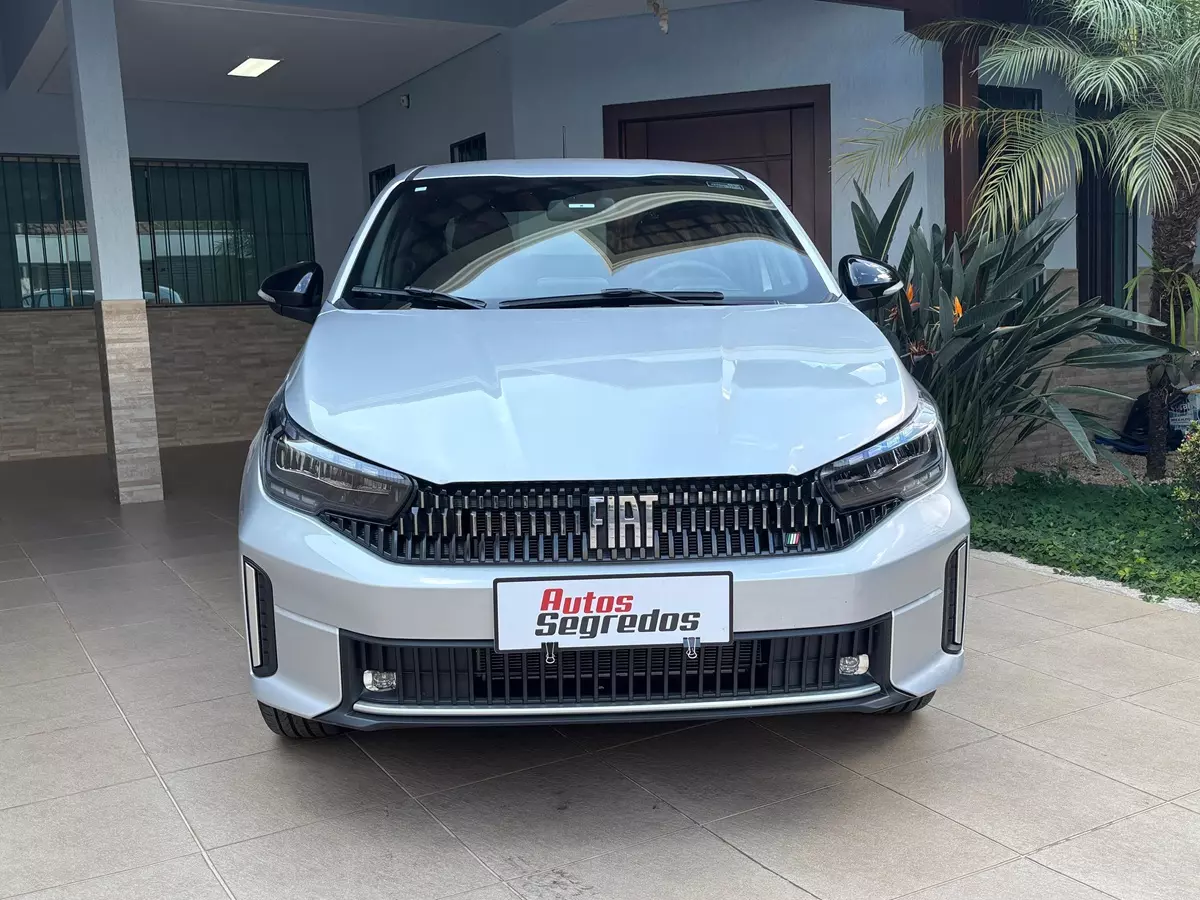 Fiat Cronos Precision 2026 de frente na cor prata bari
