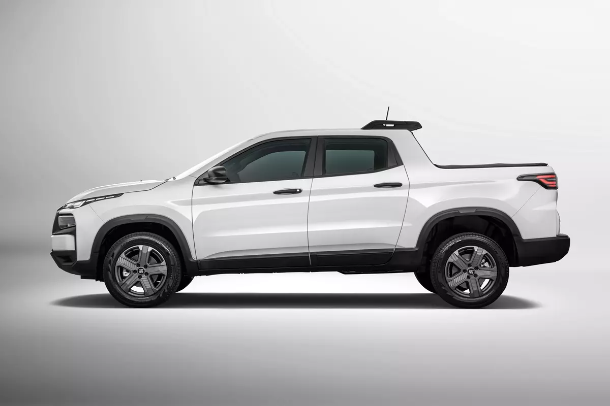 Fiat Toro Endurance 2026 de lado na cor branca