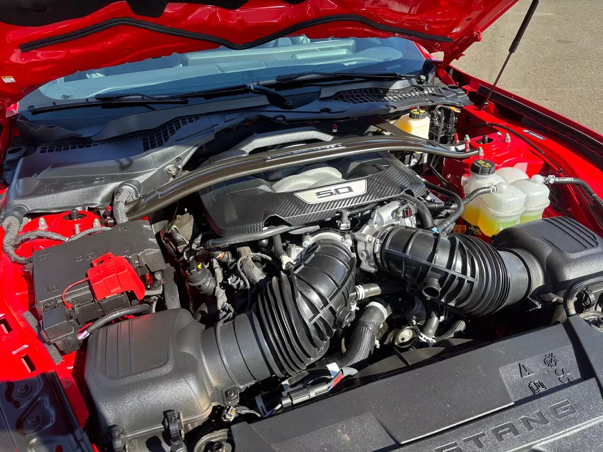 Motor 5.0 V8 do Ford Mustang Dark Horse 2025