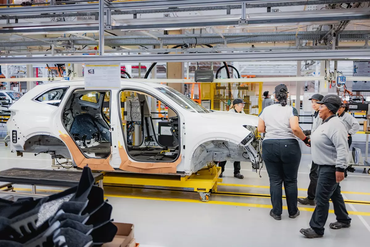 Carroceria do GWM Haval H6 de frente na cor branca produzido no Brasil