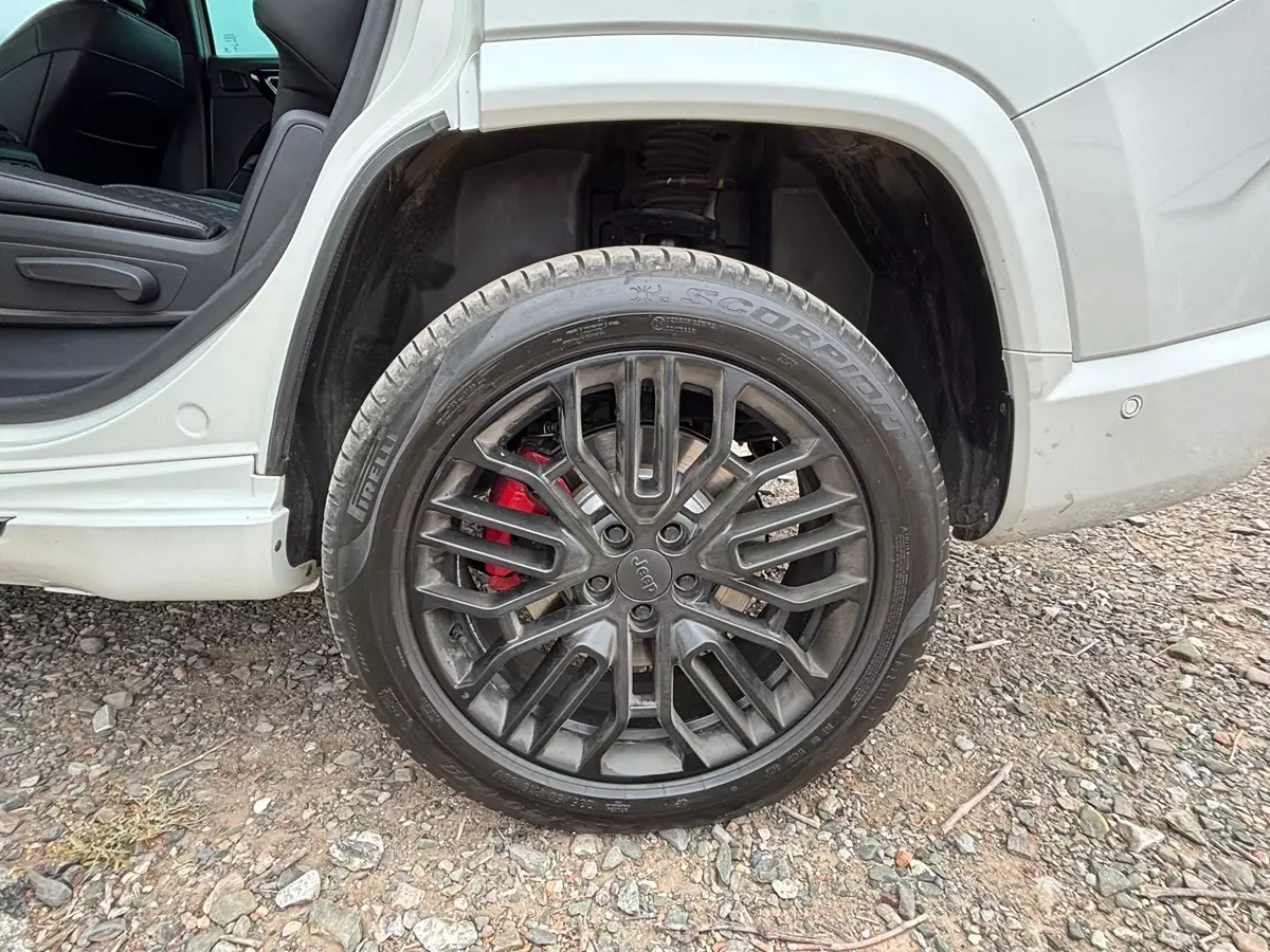 roda do Jeep Commander Blackhawk 2026

