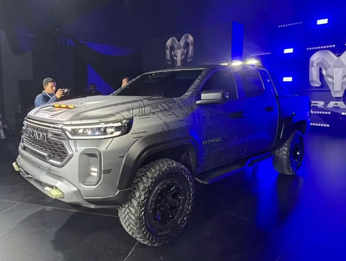 Ram Dakota Nightfall Concept de frente na cor cinza
