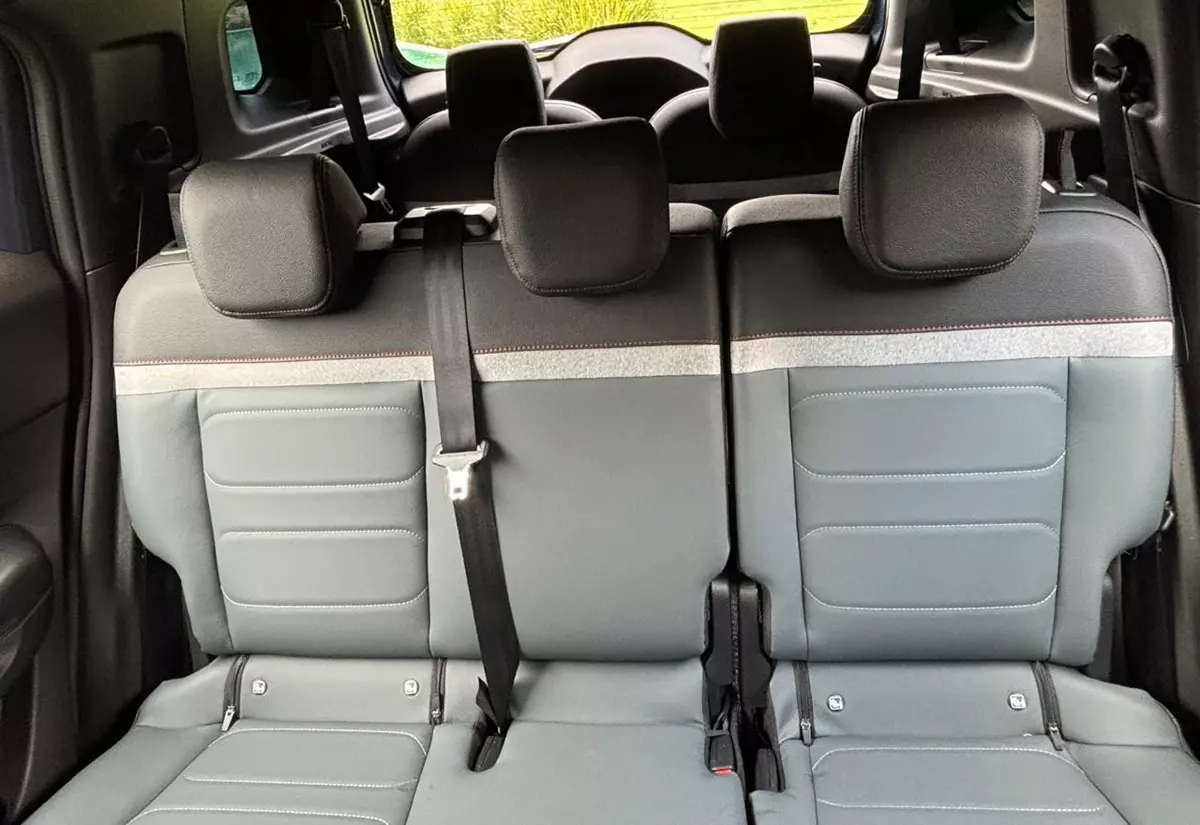 banco traseiro do Citroën Aircross Shine 7 2026
