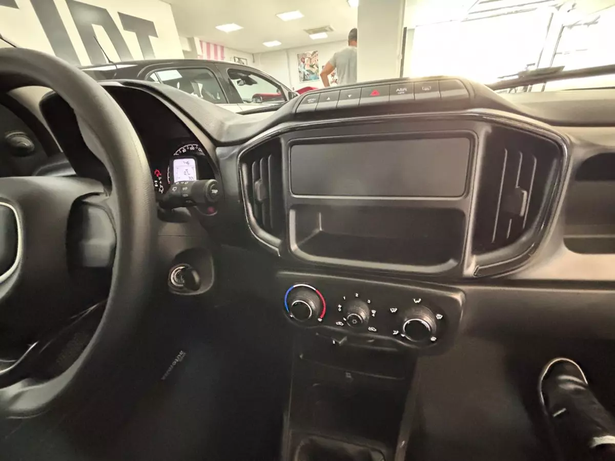 compartimento do rádio do Fiat Mobi Like 2026