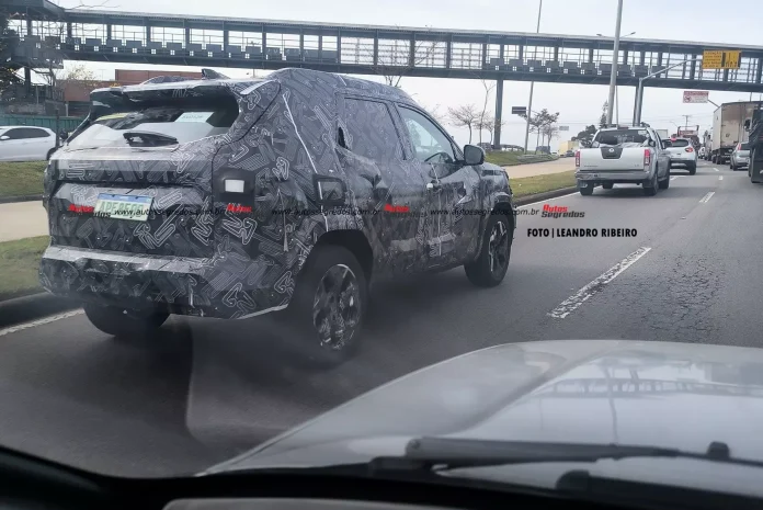 Flagra nova geração do Renault Duster reestilizada