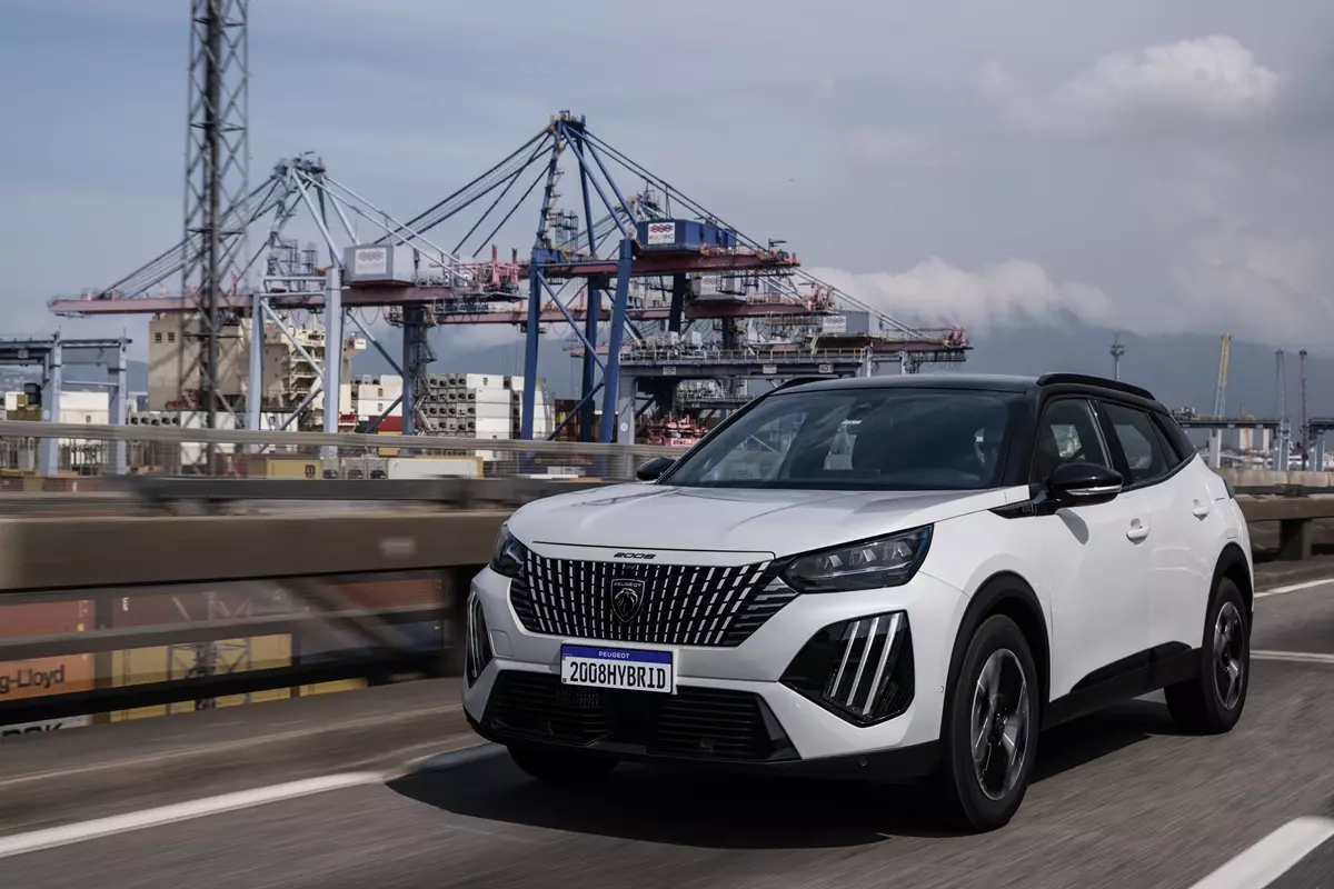 Novo Peugeot 2008 GT Hybrid 2026