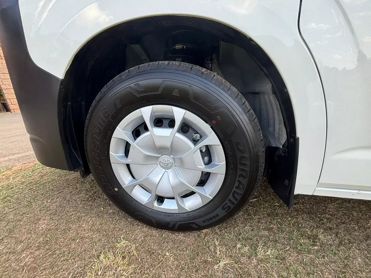 Toyota Hiace Minibus passageiros DX