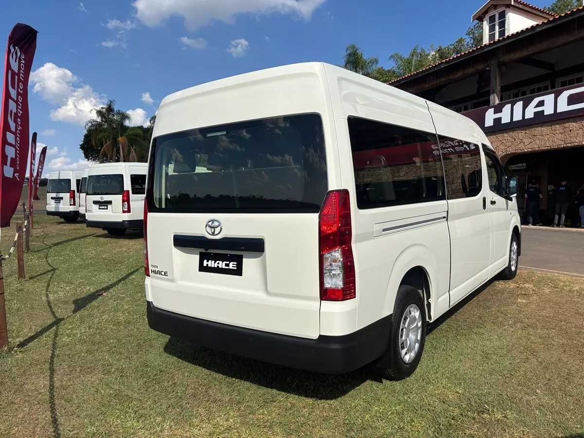 Toyota Hiace Minibus passageiros DX