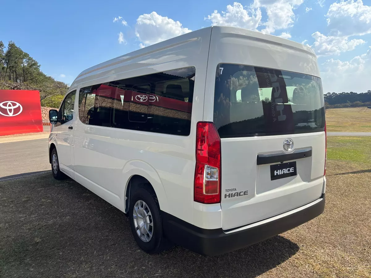 Toyota Hiace Minibus passageiros DX