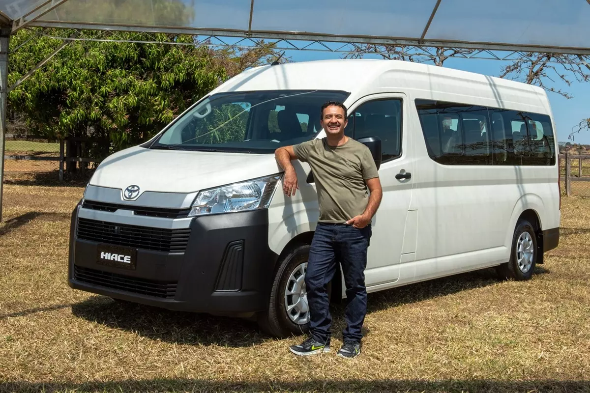 Toyota Hiace Minibus passageiros DX