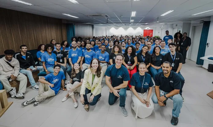 Alunos do programa Ford Bahia visitam centro de tecnologia em Camaçari