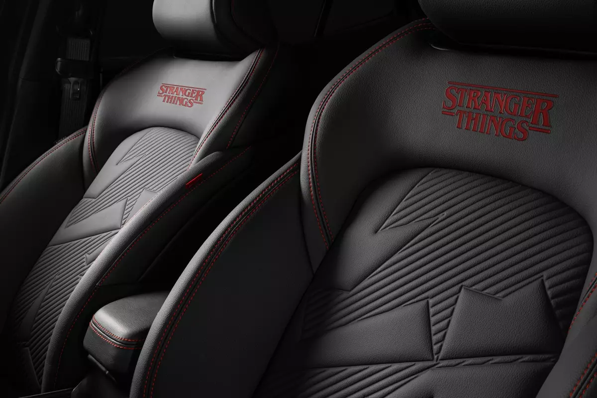bancos dianteiros do Fiat Abarth Stranger Things 