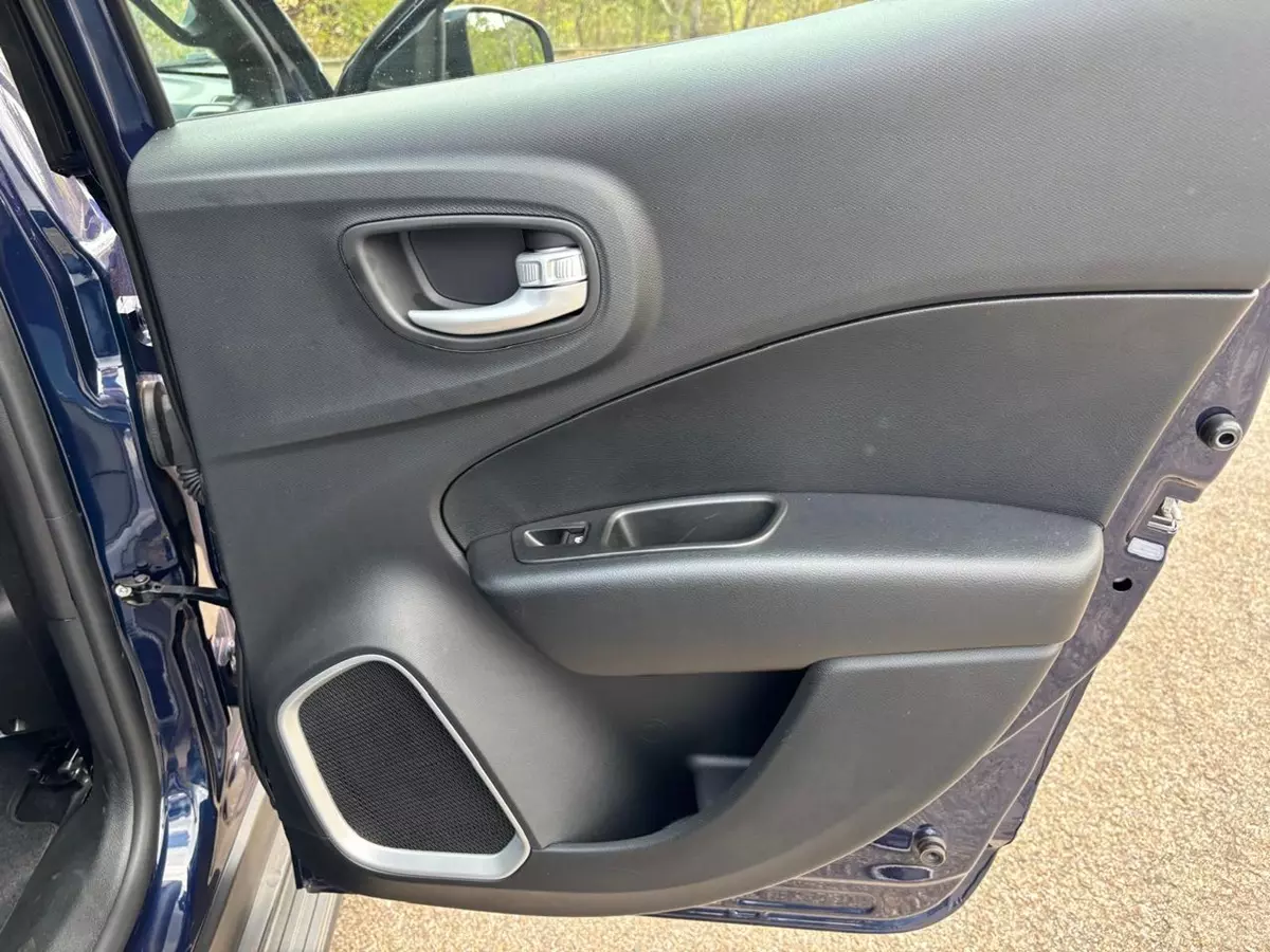 forro de porta traseiro direito da Fiat Toro Ultra Turbo 270 AT6 2026