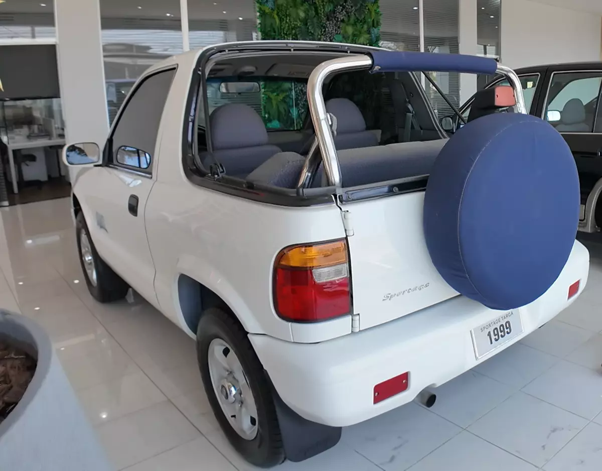 Kia Sportage Targa de traseira na cor branca