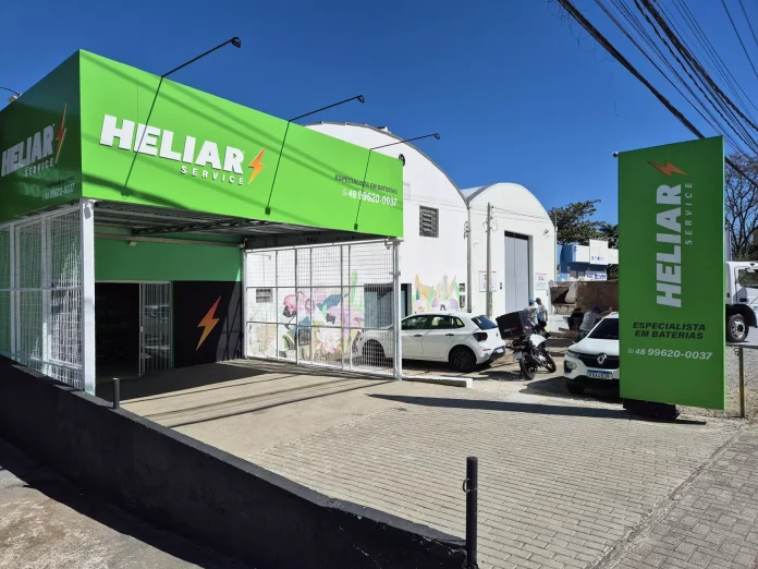 Nas unidades Heliar Service, os clientes encontram revisão gratuita de bateria, entrega e instalação sem custo adicional