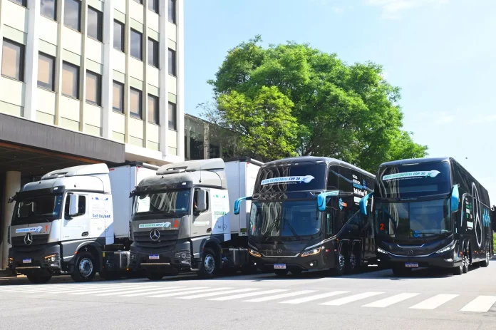 Mercedes-Benz e Be8 cruzam o Brasil com biocombustível rumo à COP 30
