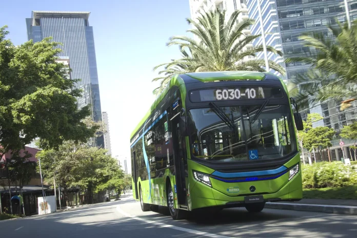 Mercedes-Benz eo500U
