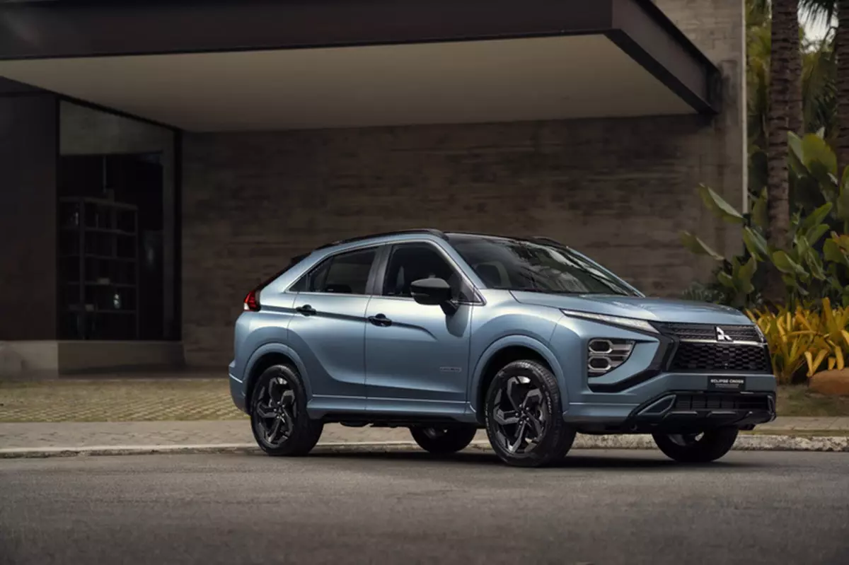 Mitsubishi Eclipse Cross Tarmac de frente na cor Azul Tarmac
