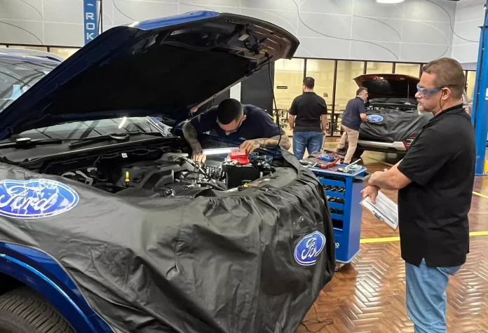 Técnicos da Ford mostram sua habilidade em competição nacional