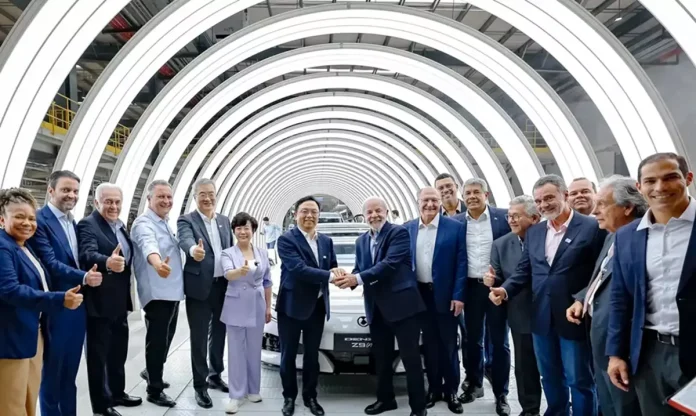 Nova fábrica de carros elétricos da BYD mostra confiança no Brasil, diz Lula