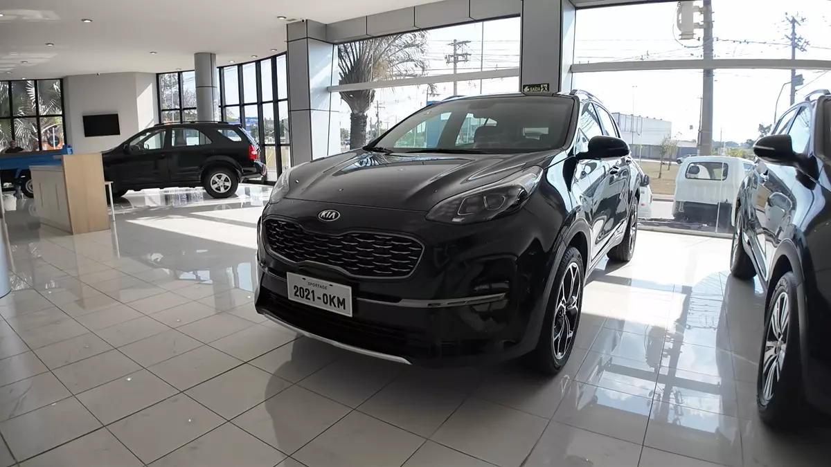 kia Sportage 2021 de frente na cor preta