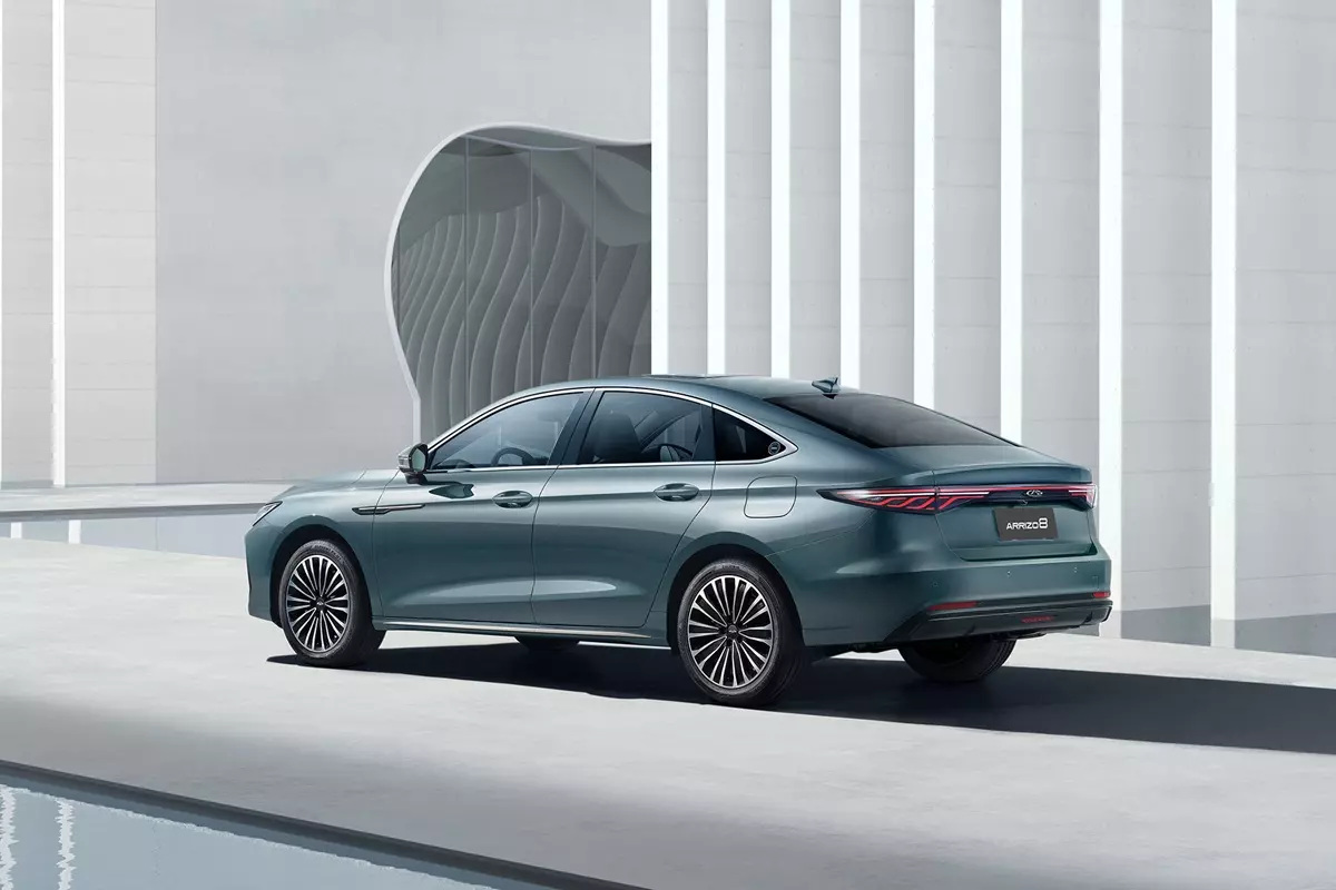 CAOA Chery Arrizo 8 PHEV