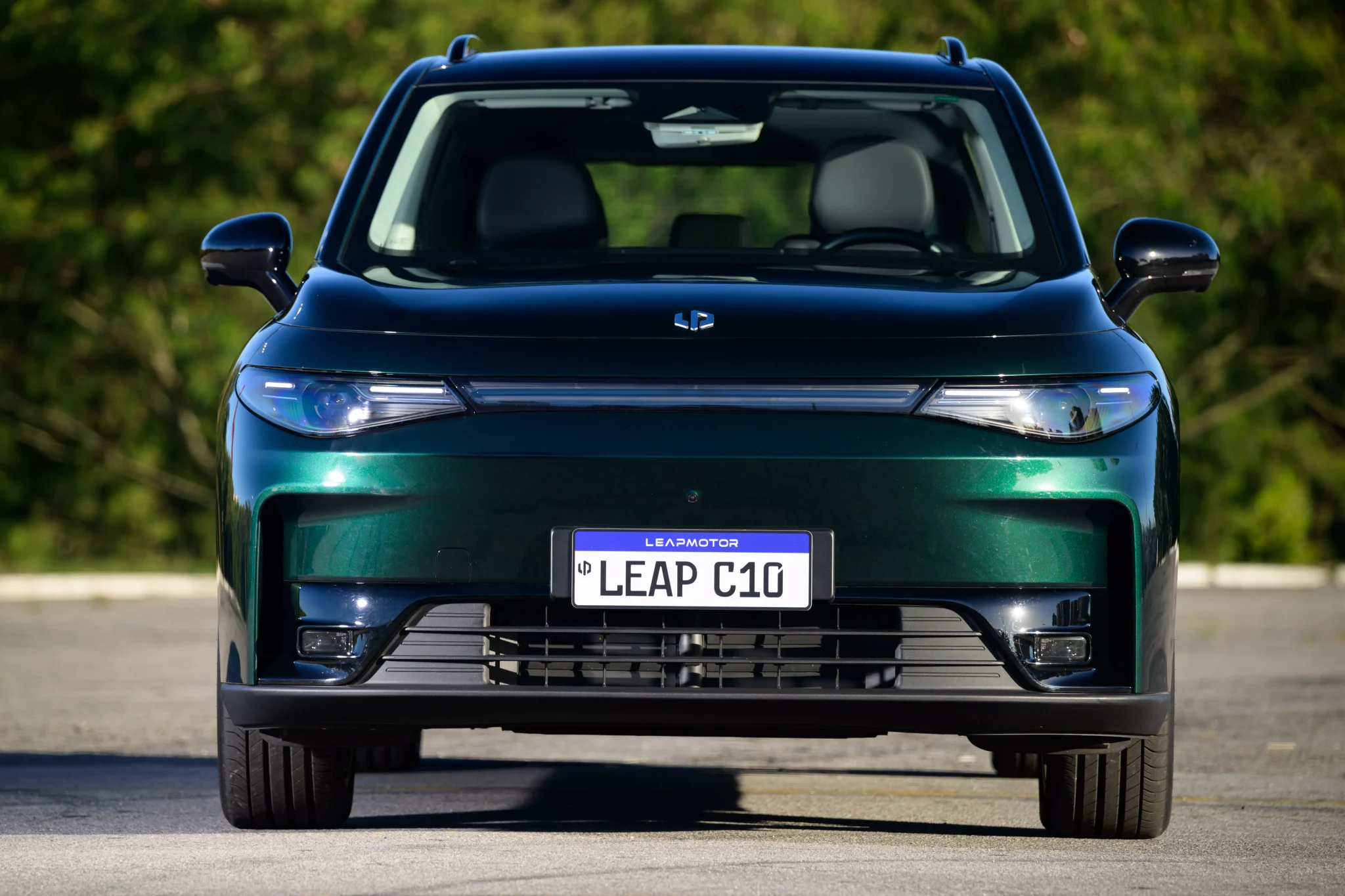 Leapmotor C10 2026 de frente na cor verde
