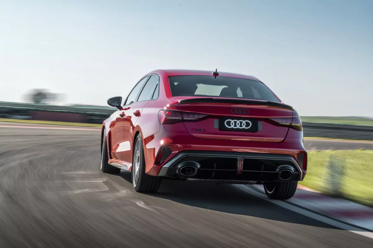 Novo Audi RS3 2025