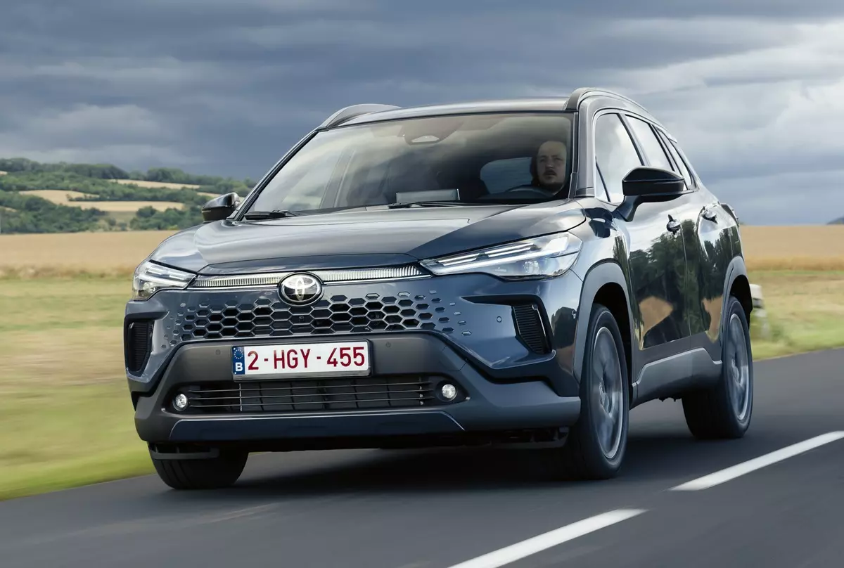 Toyota Corolla Cross HEV 2027 